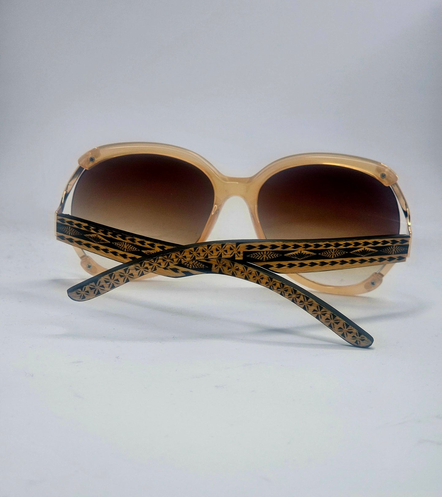 Fefine tonga - Womens Large Round